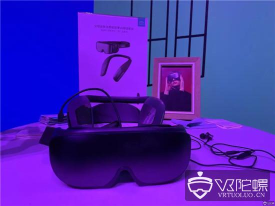 3Glasses X1分体式VR一体机发布，1799元起；Jaunt创始人加入苹果，或将负责AR/VR项目