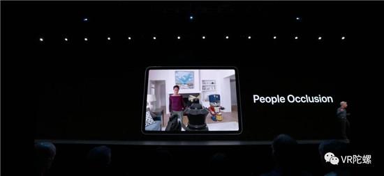 苹果发布ARKit 3，现场演示《我的世界AR》，支持真人抓取、全身动捕 