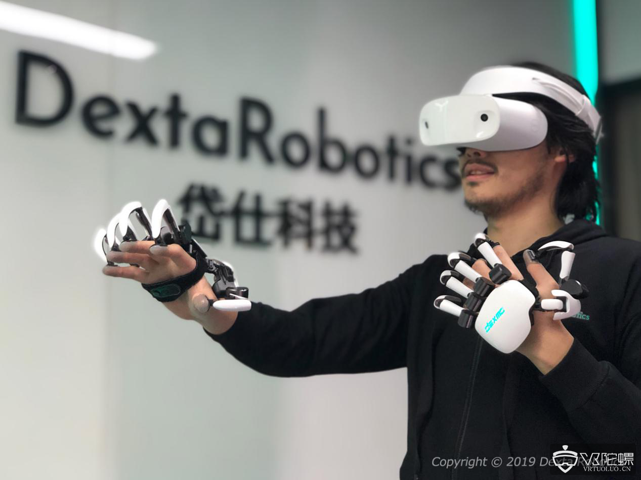 Dexta Robotics CEO谷逍驰：从Dexmo的创造史看力反馈交互的原理和误区
