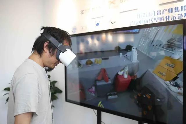 蛙色App正式上线！玩转VR就用蛙色VR！