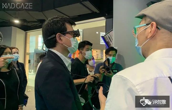 中国香港特区政府领导邱腾华参观5G AR 领军企业MAD Gaze；全家便利店与VR远程操控公司TX合作