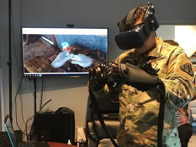 美国ECS为军医开发VR培训应用，并引入触觉手套