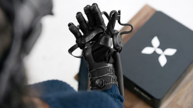 美国ECS为军医开发VR培训应用，并引入触觉手套