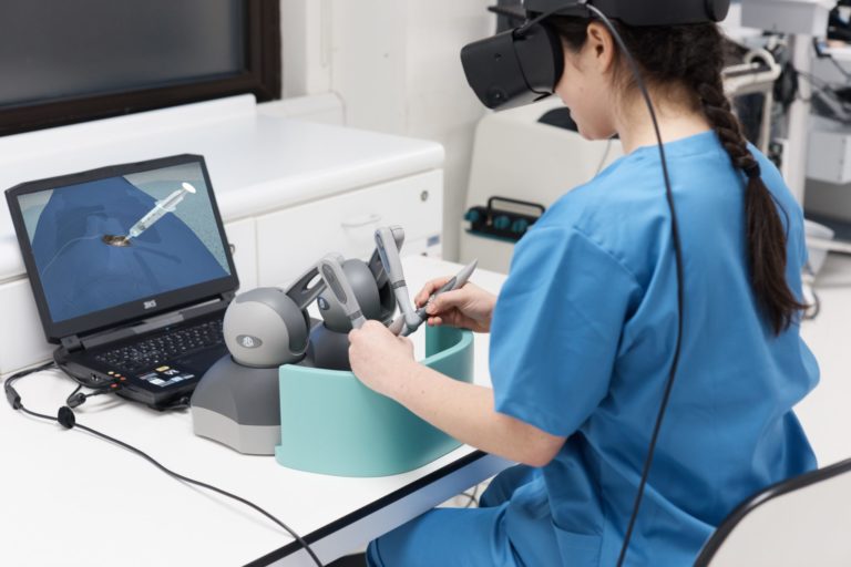 VR医学培训平台FundamentalVR宣布将新增眼科手术模拟课程