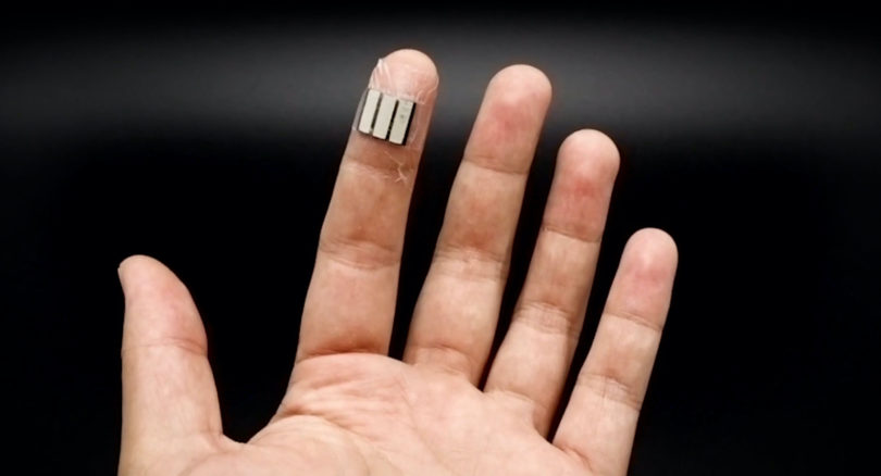 UCSD工程师开发出汗液驱动的指尖可穿戴设备，现能为非智能腕表供电