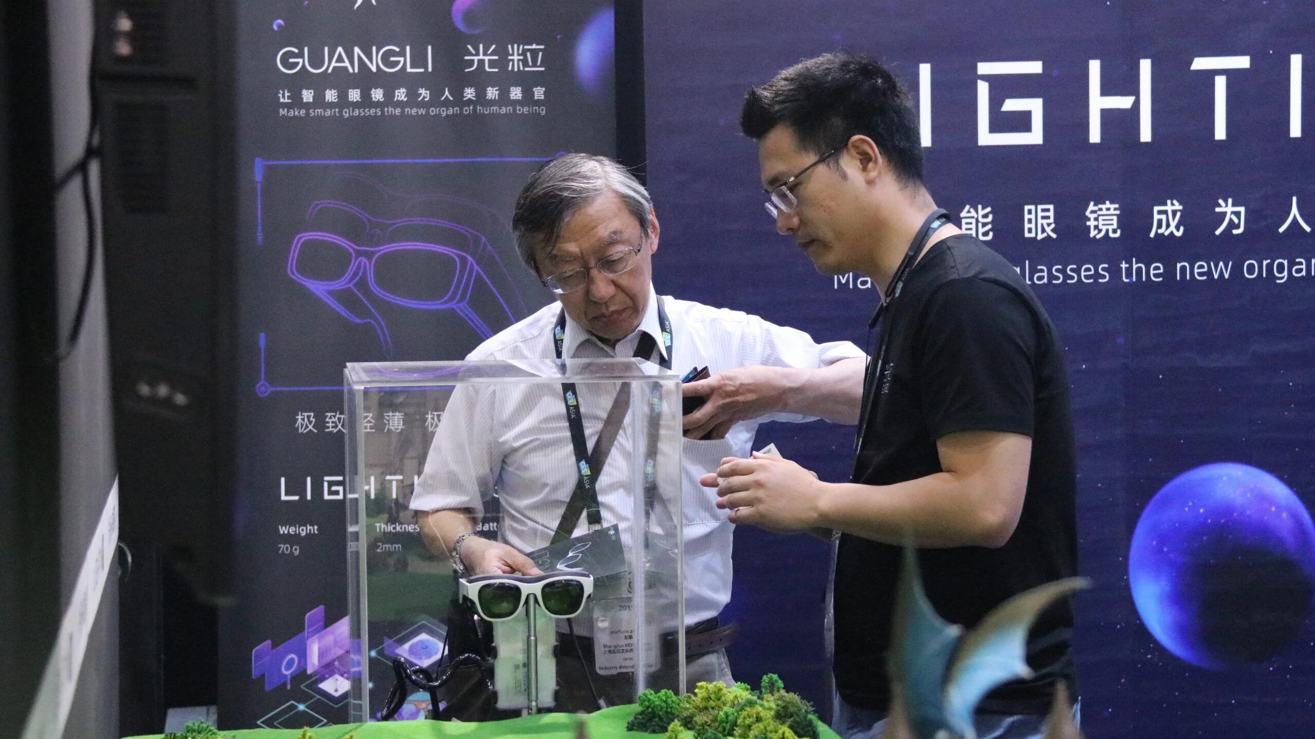 光粒科技CEO张卓鹏发表焦点渲染光场VR显示文章