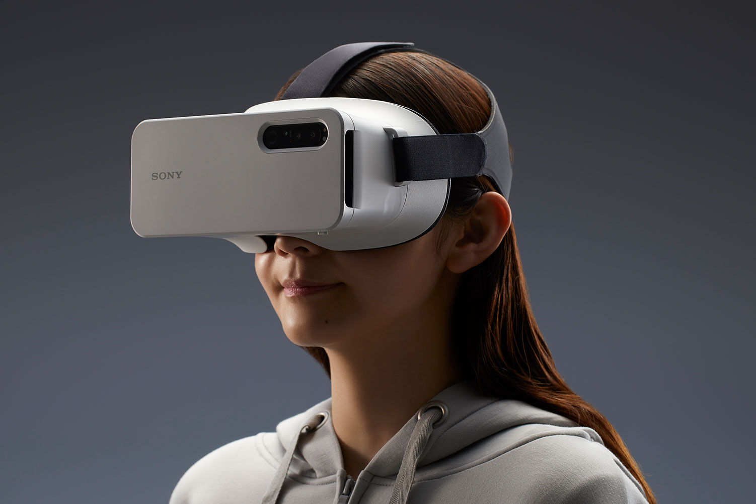 索尼为新手机Xperia推出VR盒子配件“Xperia View”，售价约1663元