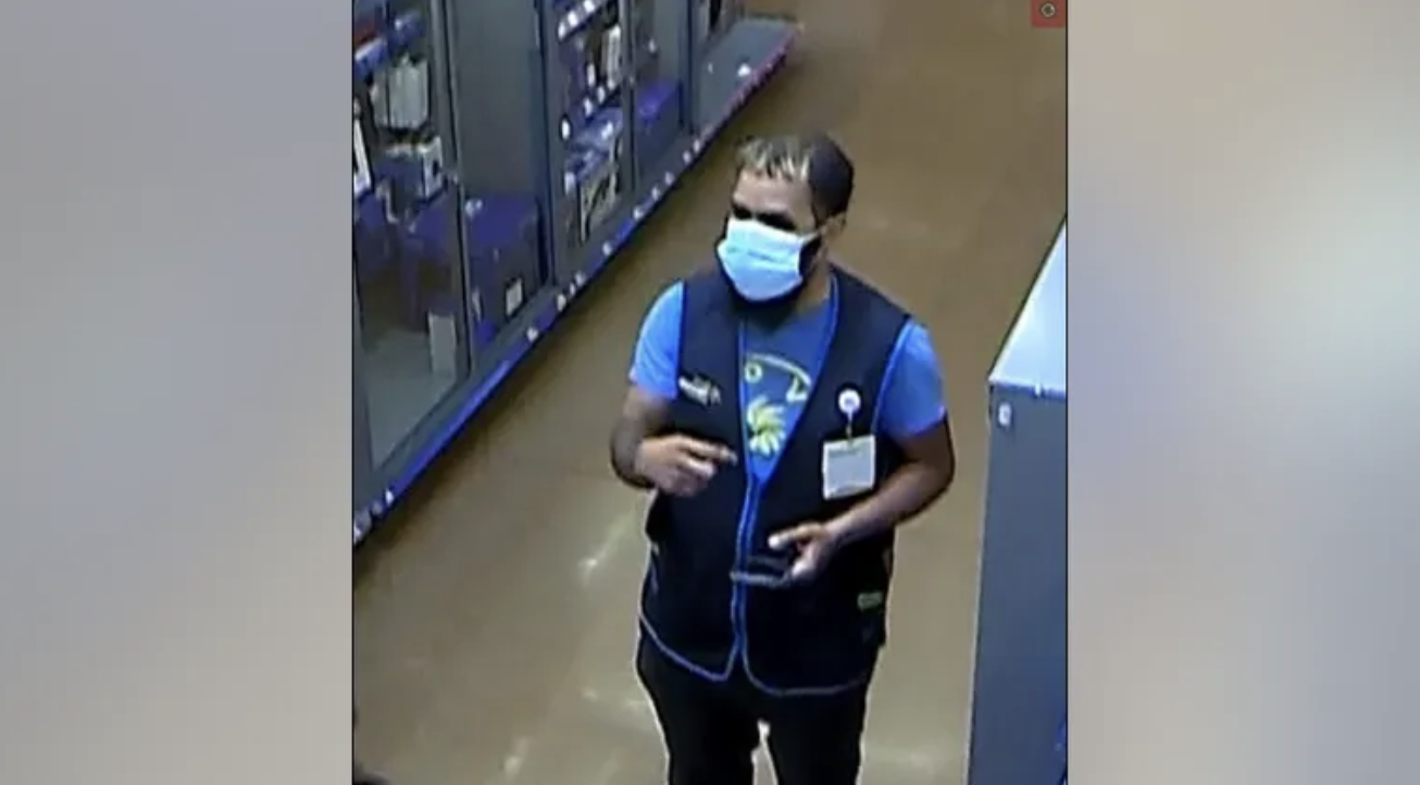 一男子冒充沃尔玛员工，从防盗柜中偷走了价值高达500美元的 VR 设备