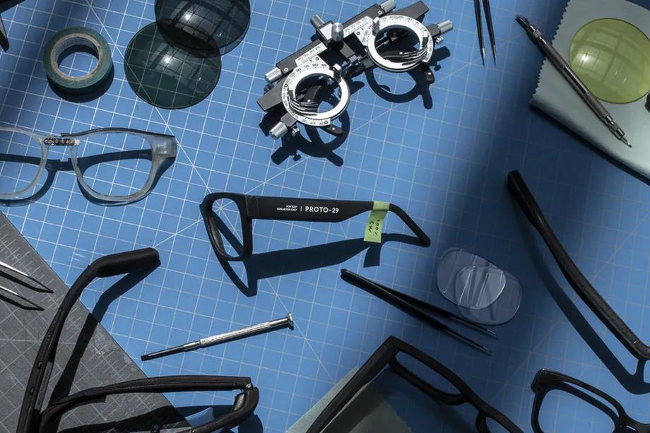 谷歌宣布将于下月开始公开测试其AR眼镜原型，将包括翻译、转录和导航等功能