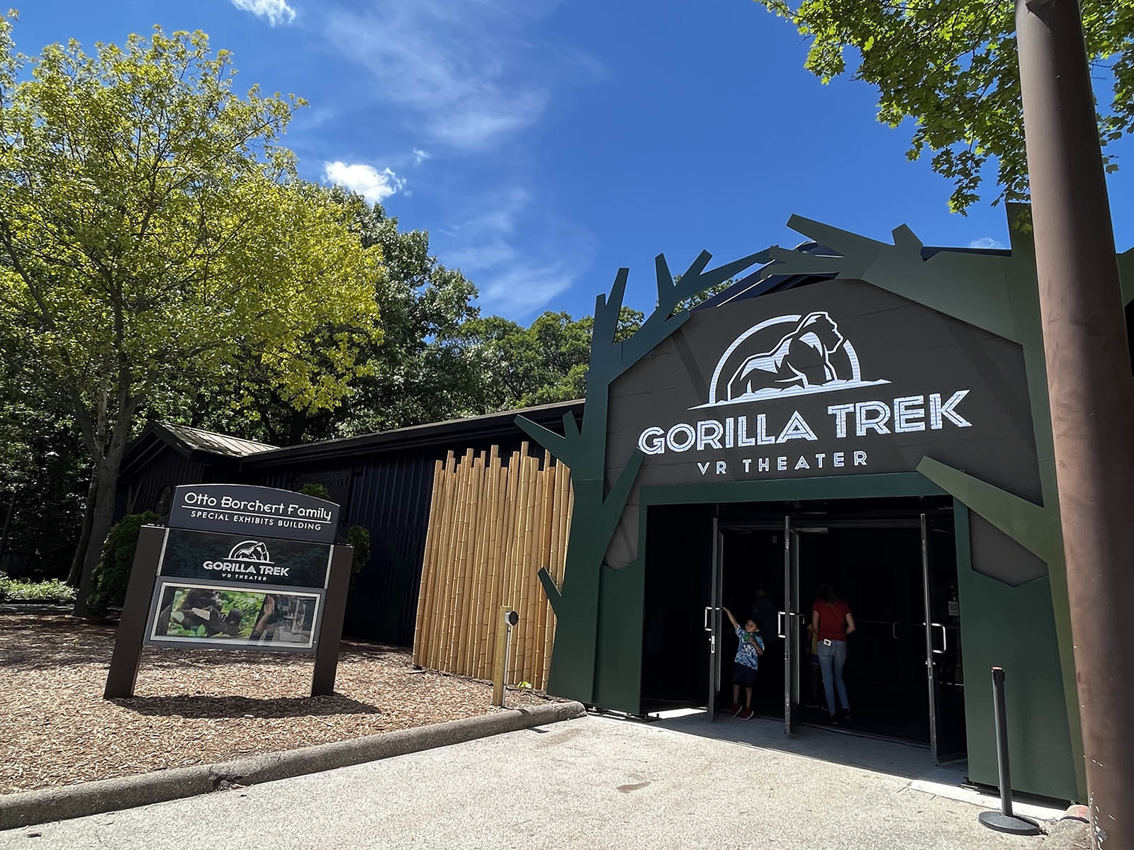 美国密尔沃基县动物园推出VR体验项目Gorilla Trek