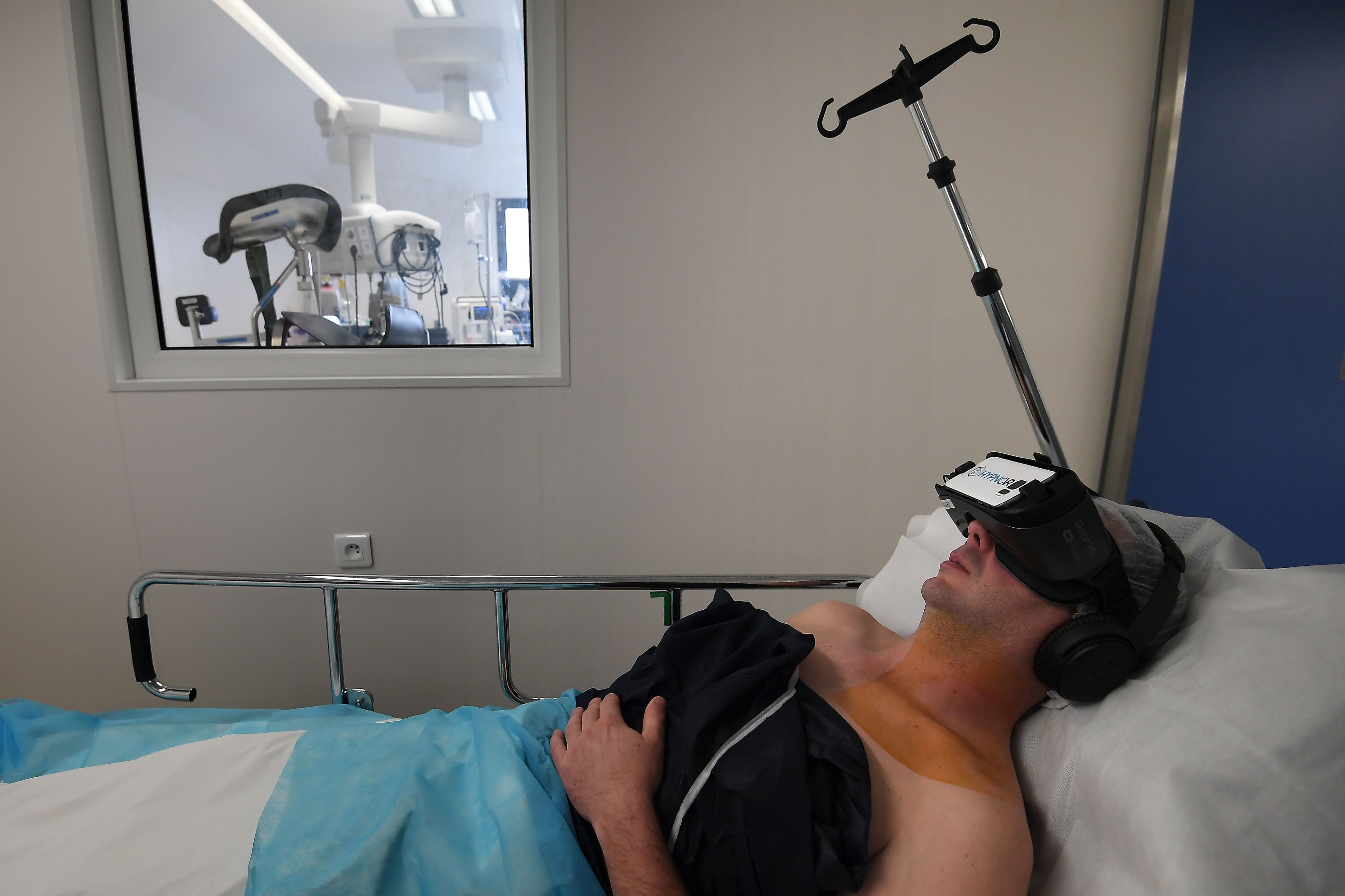 波士顿医疗中心研究发现佩戴VR头显的手术患者使用更少的麻醉剂