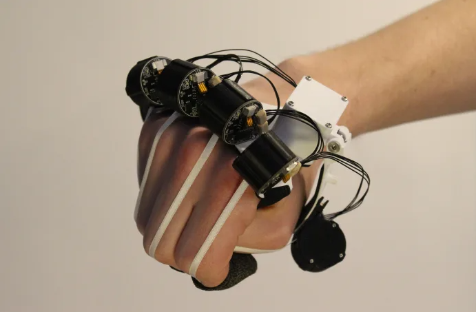 VR触觉反馈手套Bifrost Pulse项目开启众筹，售价299美元