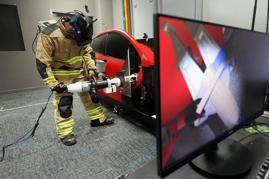 新加坡民防部队使用VR技术进行消防模拟训练