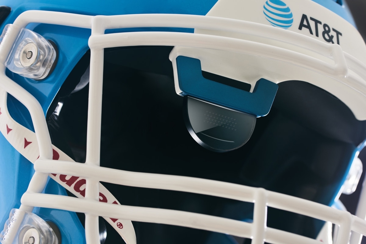 AT&T与美国大学合作开发AR橄榄球头盔，以帮助听力障碍球员进行比赛