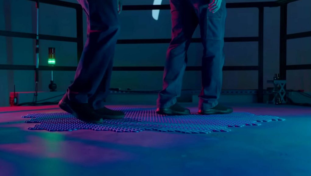 迪士尼正在开发一款支持多个用户的VR跑步机地板