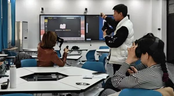 萌科科技携手大朋VR共同打造VR思政教室