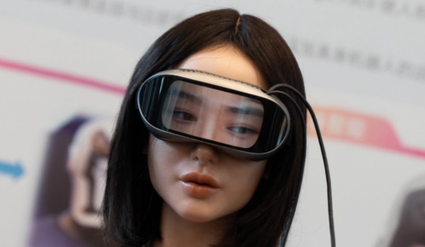 【CES2025】萬有引力展示XR頭顯「反向透視」技術(shù)