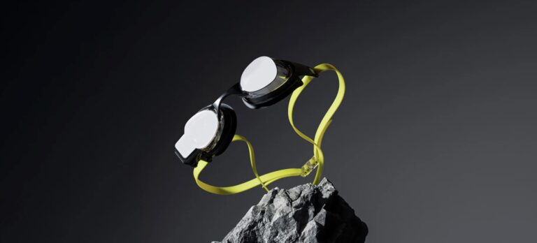 FORM发布最新款AR泳镜，售价329美元