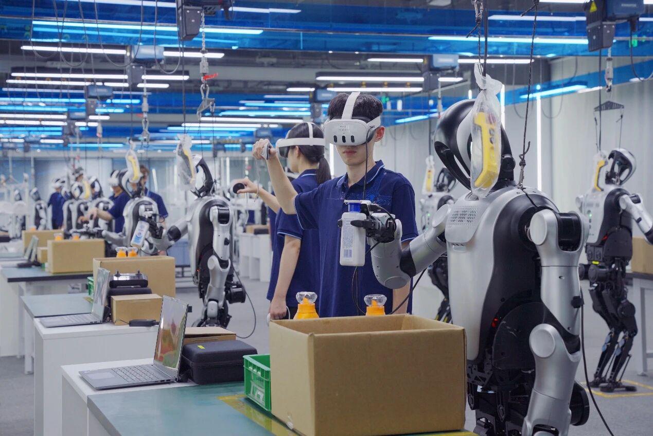 为什么活蹦乱跳的人形机器人背后，总能看到VR头显的身影？