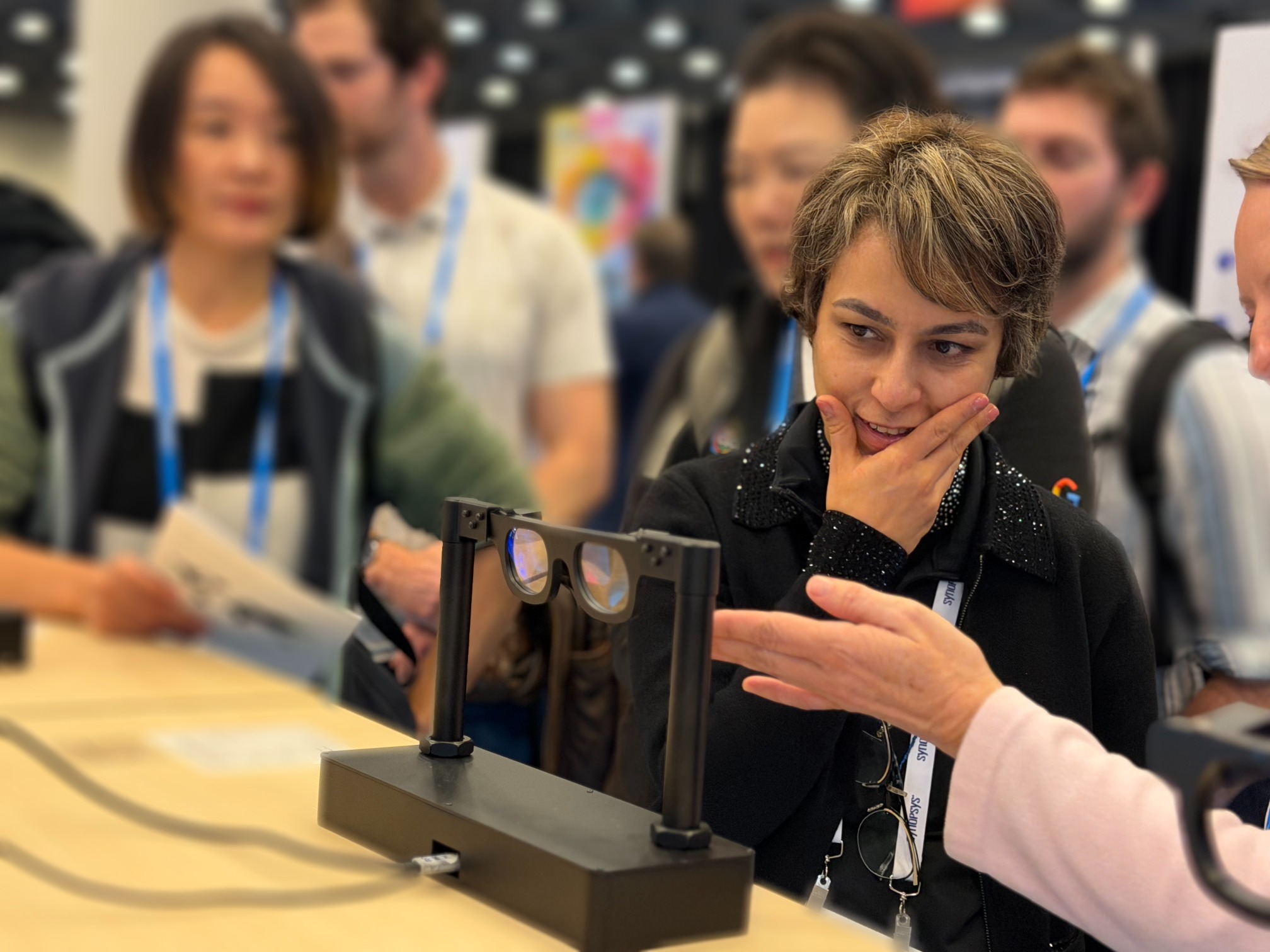 AI眼镜下一代光学设计，歌尔光学发布50度全彩碳化硅光波导模组