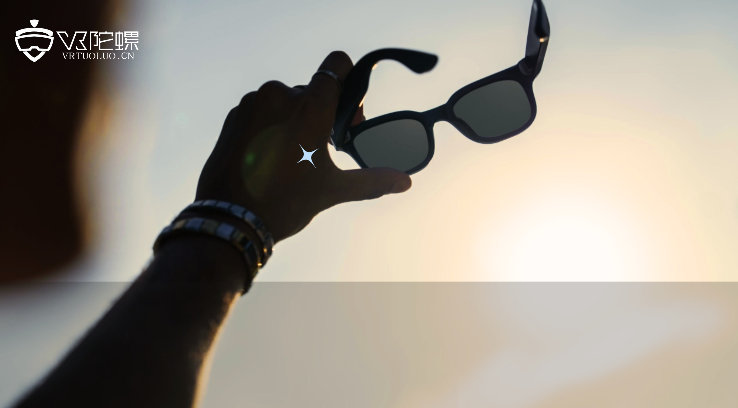 AI 眼镜最忙碌的一年：产品暴涨、资本发力、巨头混战｜年度专题