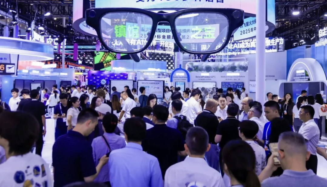 WAIC 2026：AI眼镜不再等你开口，VR头显也搭上了新风口